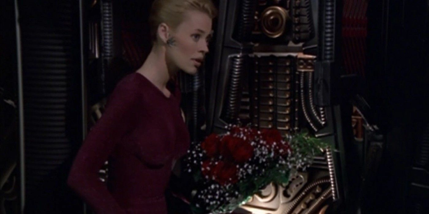 Jeri Ryans Seven Of Nine Star Trek: Voyager and Picard Uniforms Ranked, Worst To Best