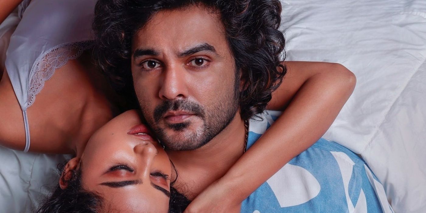 Siddhu Jonnalagadda as Bala Gangadhar Tilak and Anupama Parameswaran as Lily in Bed on the Poster for Tillu Square