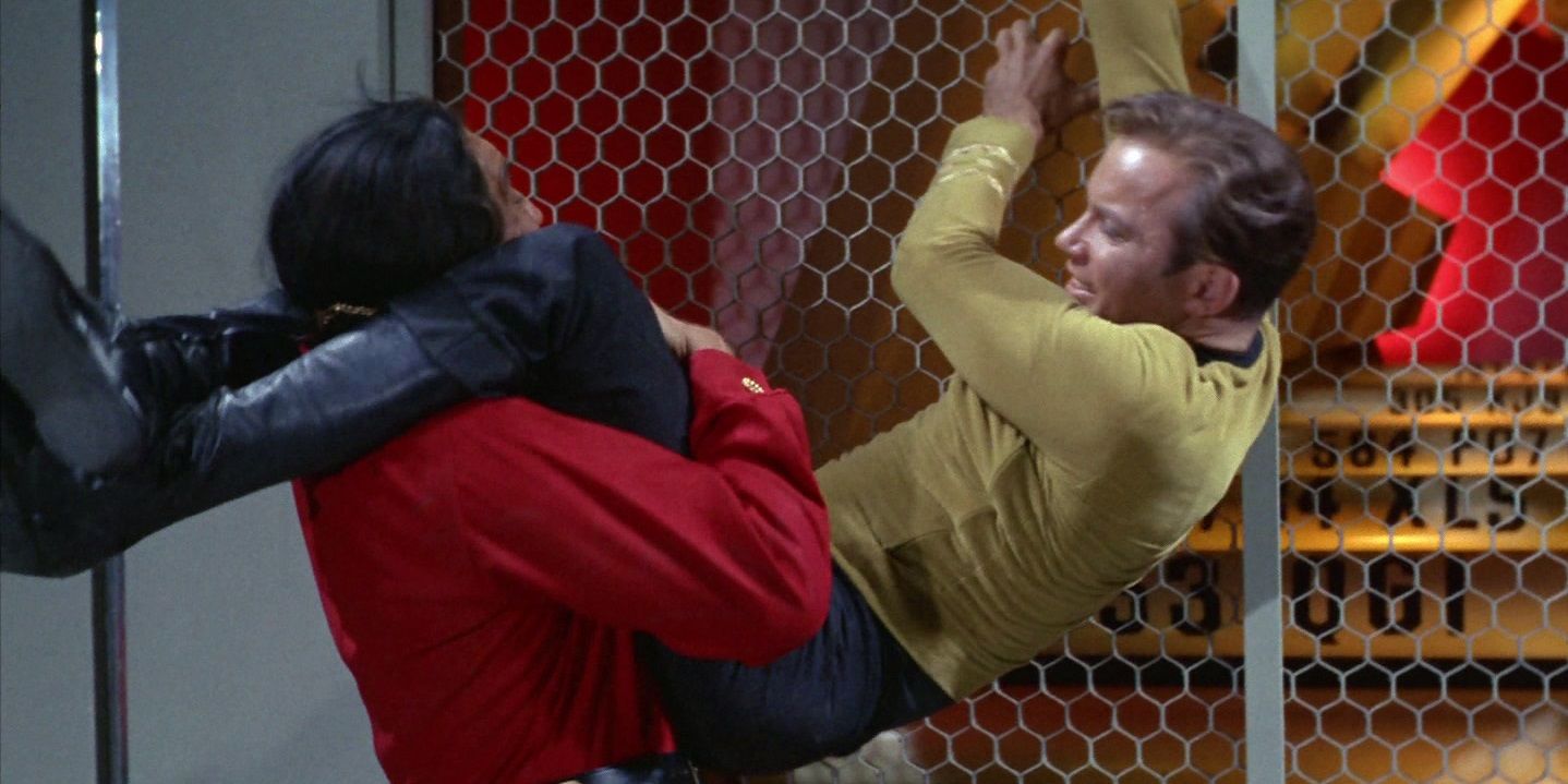 Strange New Worlds hace que 2 peleas famosas del Capitán Kirk de Star Trek: TOS sean más interesantes