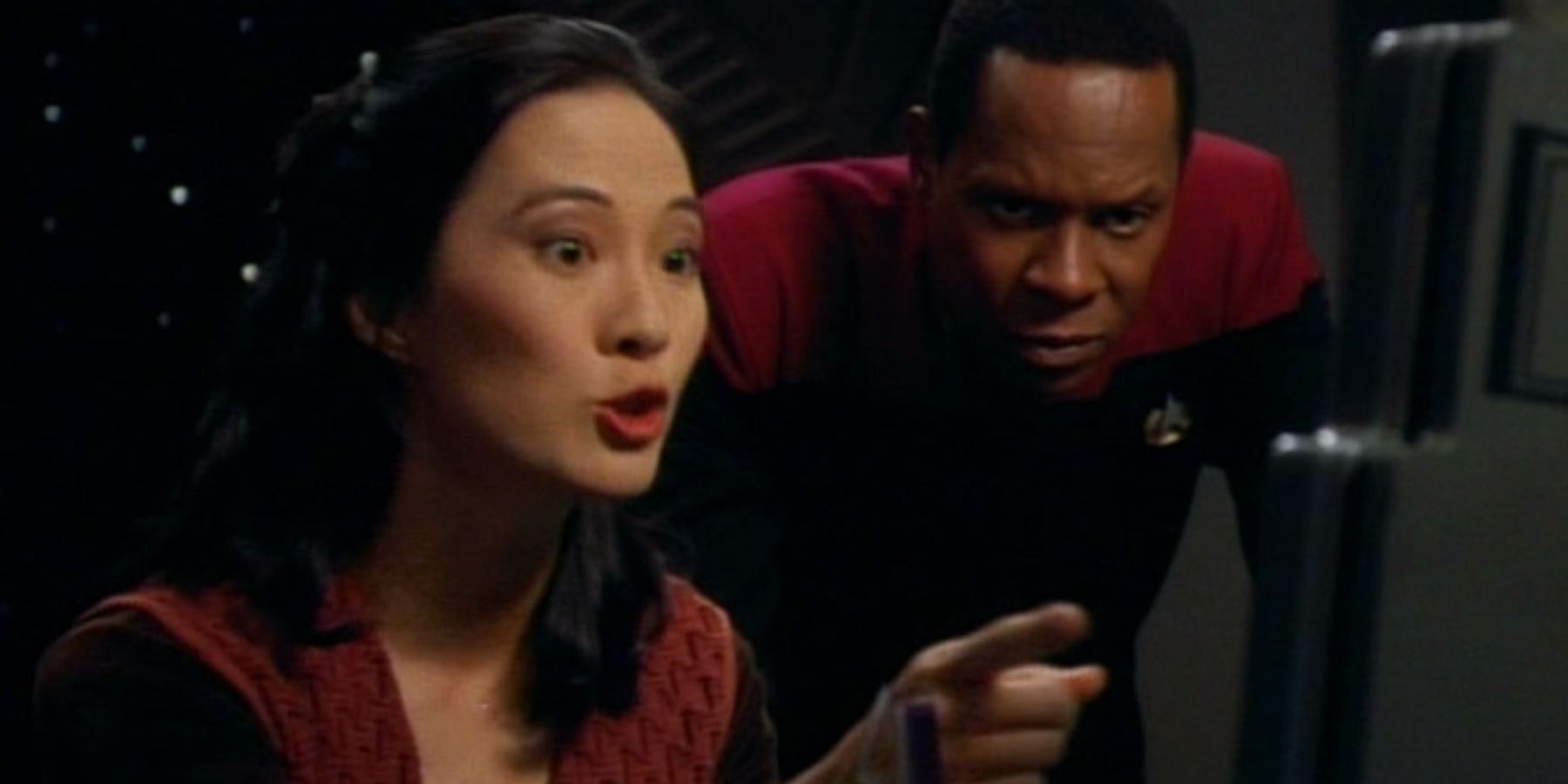 Keiko shows Sisko the forged footage in Armageddon Game