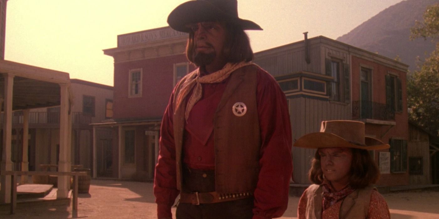 This Worf Scene In Star Trek: The Next Generation's Very First Episode Set Up His Entire Character Arc