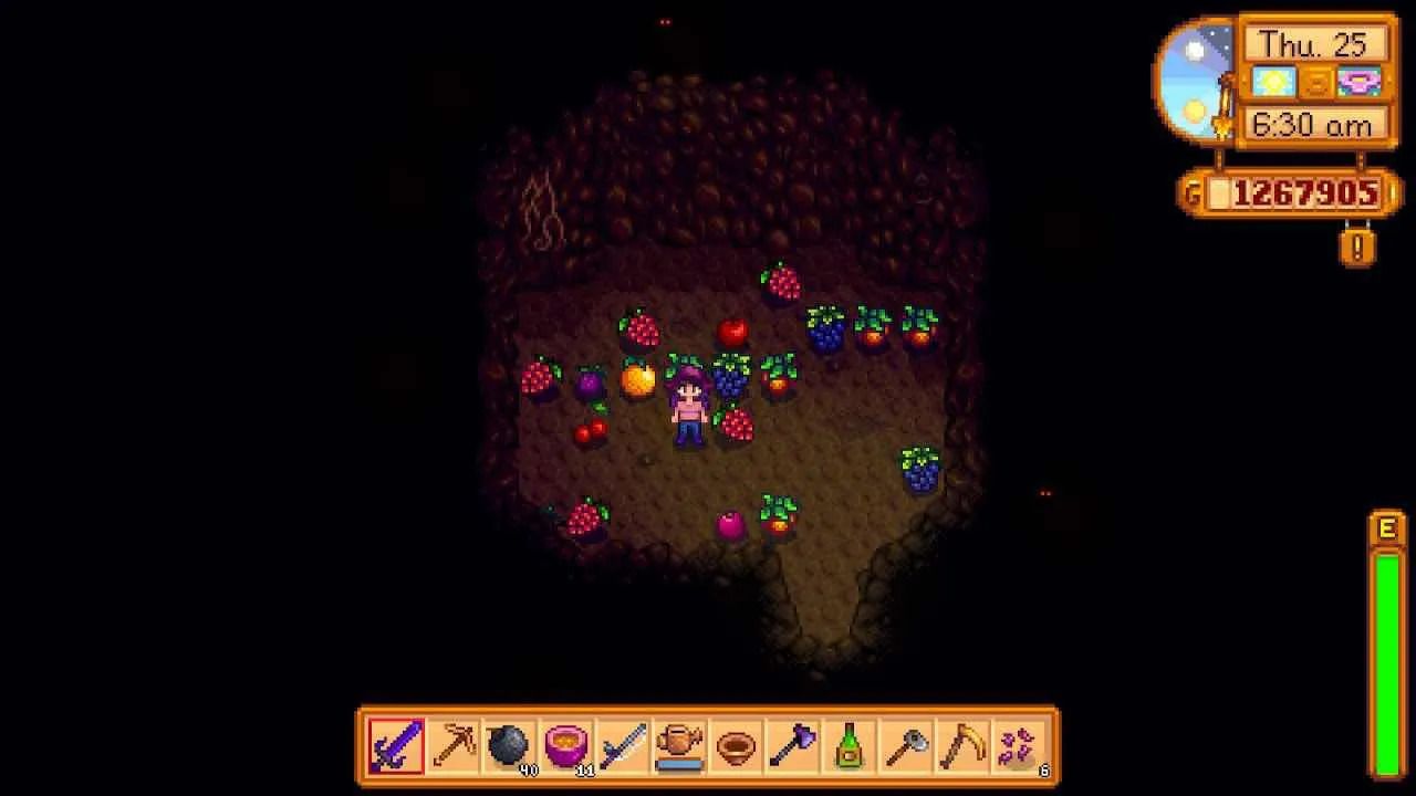 Um fazendeiro de Stardew Valley está na caverna da fazenda, cercado por árvores frutíferas.