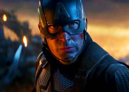 Steve Rogers' Captain America wielding Mjolnir in the Battle of Earth in Avengers Endgame