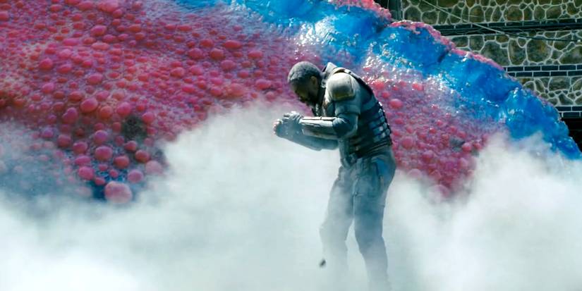 Suicide Squad Idris Elba's Bloodsport flinches as Polka-Dot Man is squashed by Starro