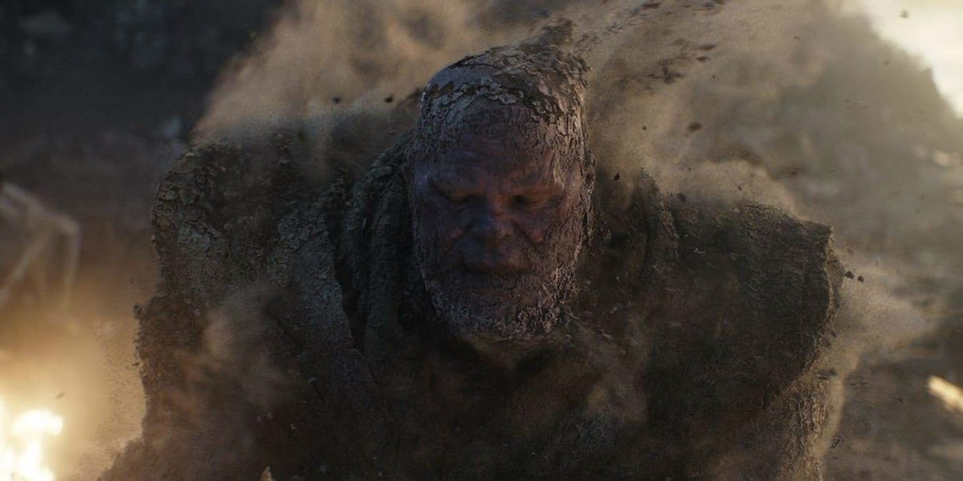 Thanos sendo transformado em pó em Vingadores: Ultimato do MCU.