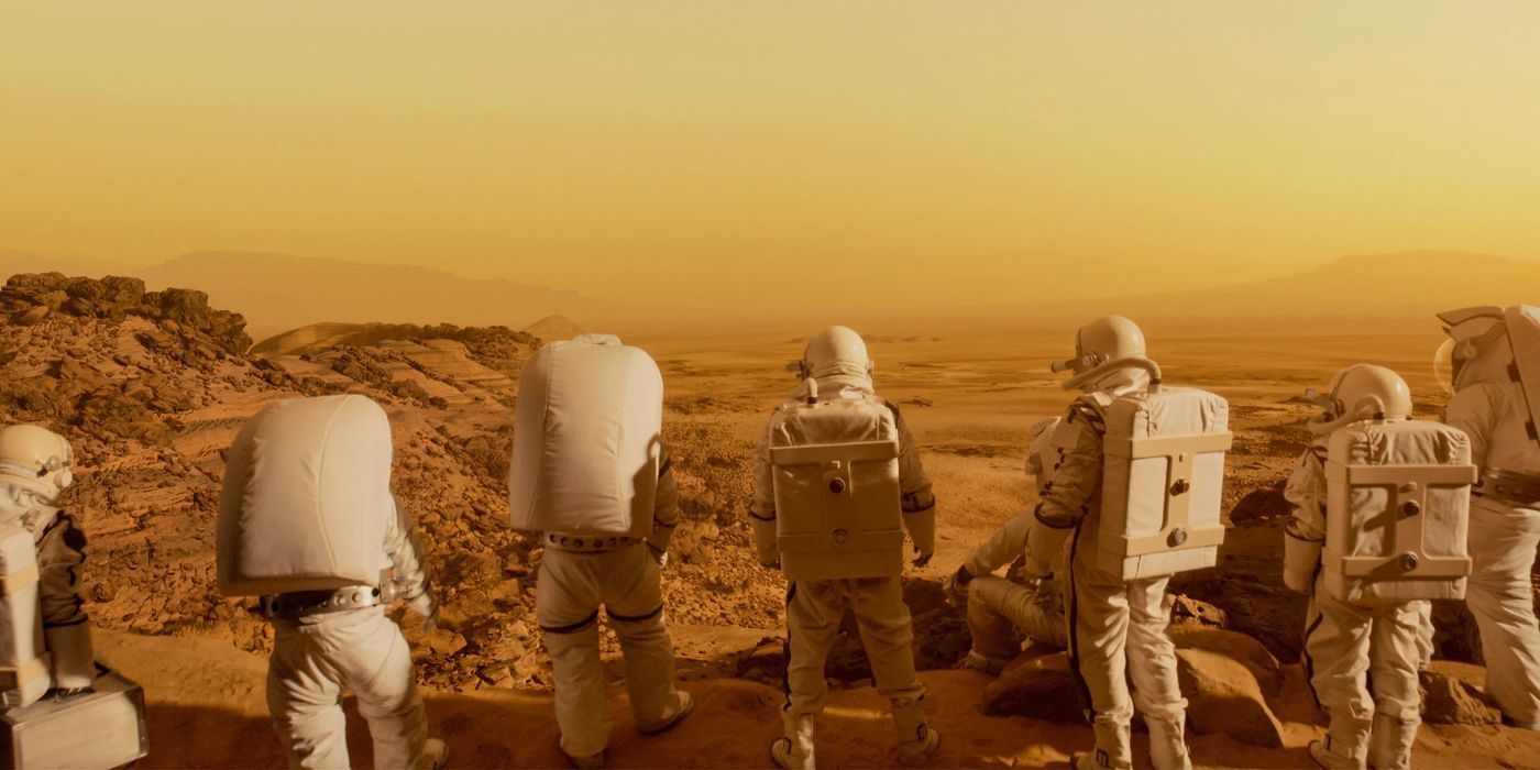 Os astronautas na fila olhando para Marte no episódio 8 da 3ª temporada de For All Mankind.