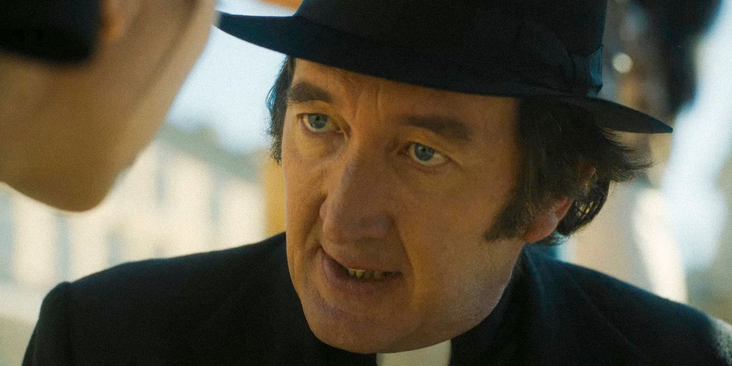 Un primer plano de Ralph Ineson como el padre Brennan en 