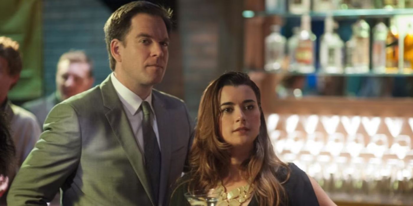 Tony and Ziva stand alert in front of a bar in NCIS