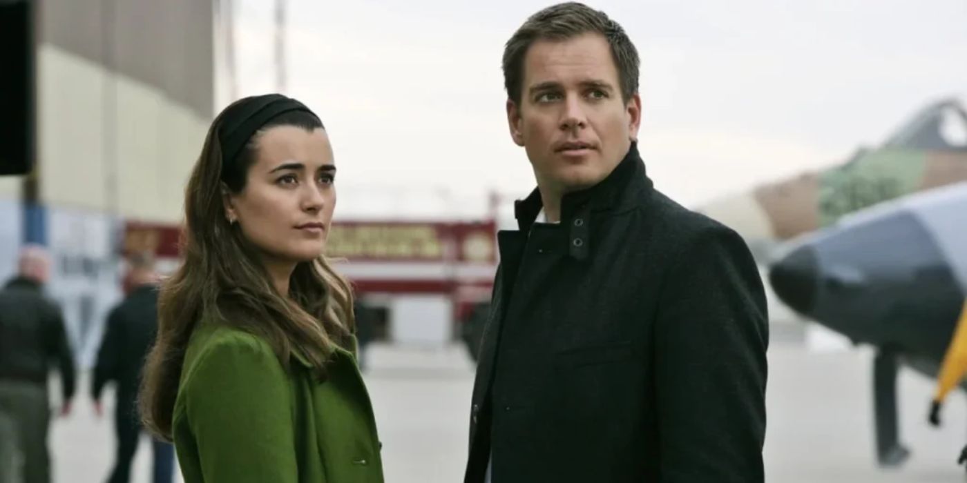 Ziva and Tony facing each other with their heads turned to look off-screen in NCIS