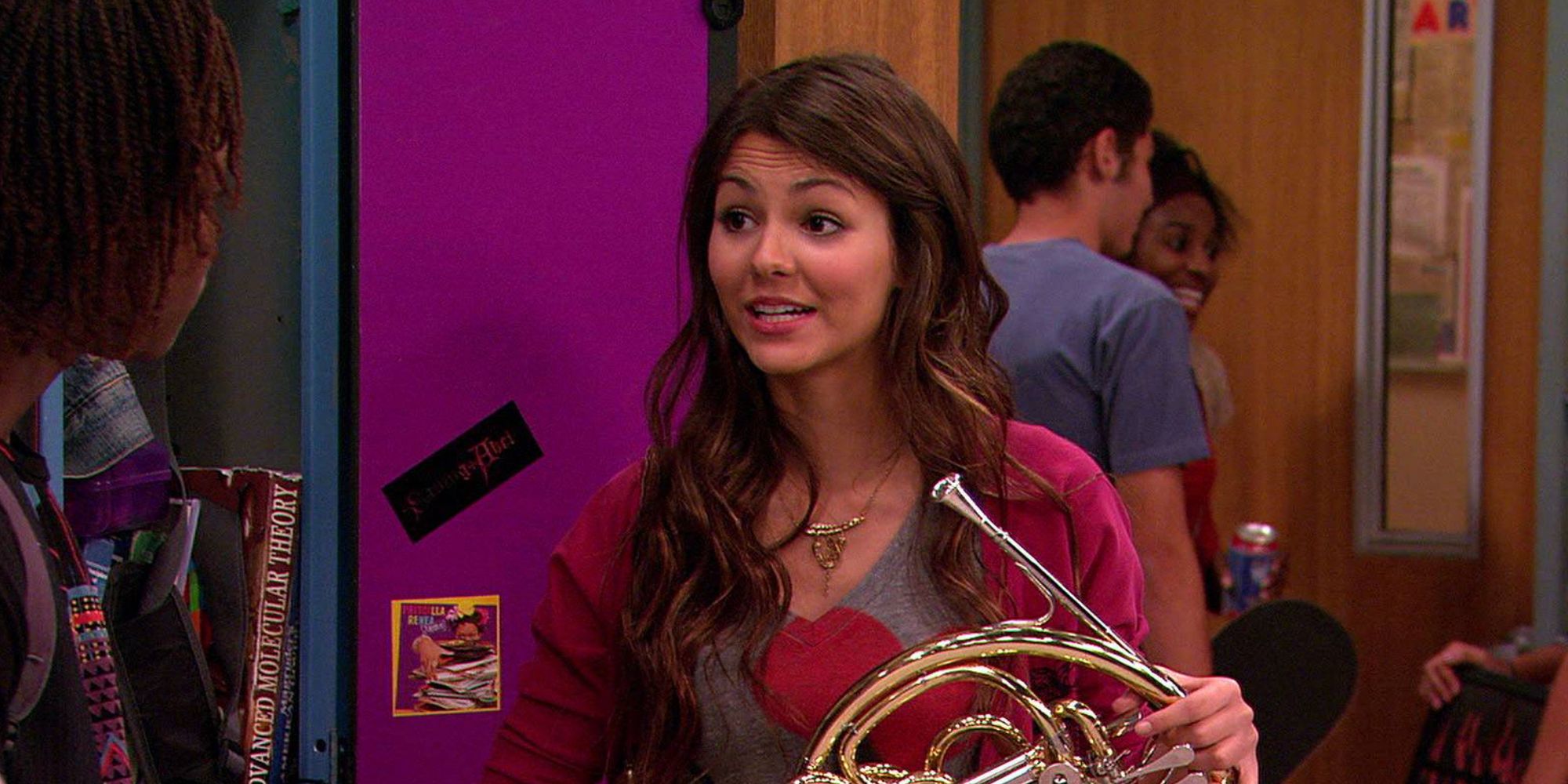 Tori talking to her friends while holding a French horn in Victorious