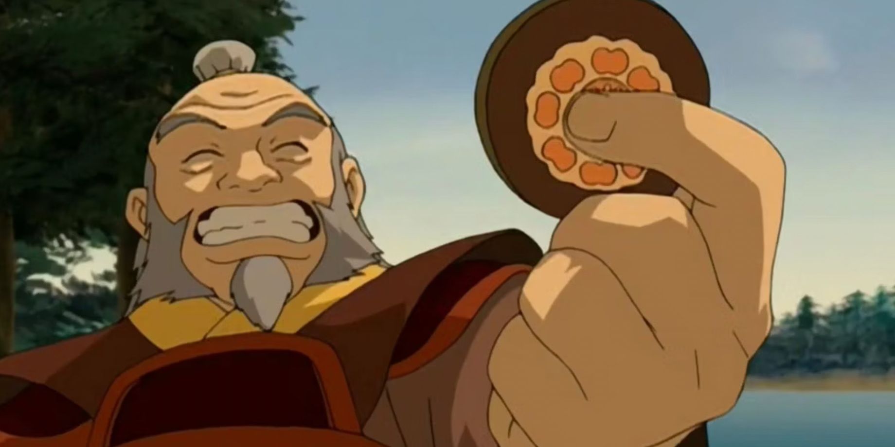 Tio Iroh segurando uma peça de Pai Sho e sorrindo em The Legend of Korra