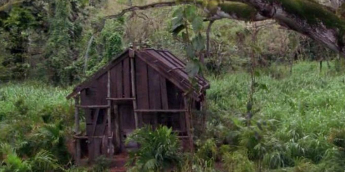 A misteriosa cabana da ilha em um campo gramado em Lost