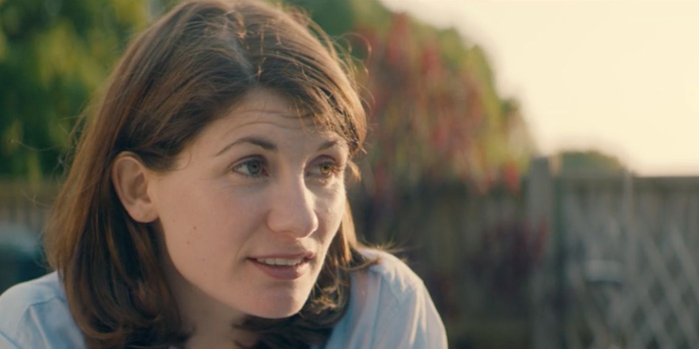 Jodie Whittaker as Beth in her garden in Broadchurch