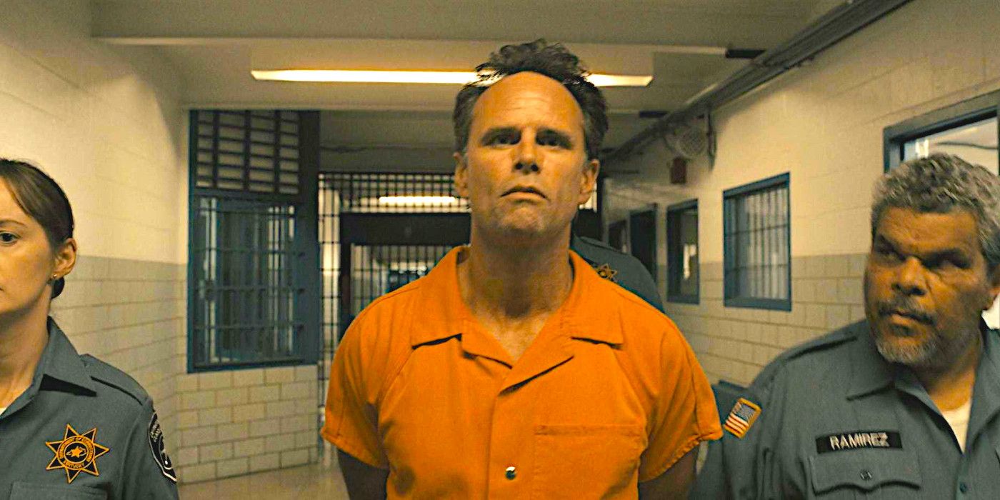 Boyd (Walton Goggins) parece estóico na prisão laranja em uma cena de Justified: City Primeval