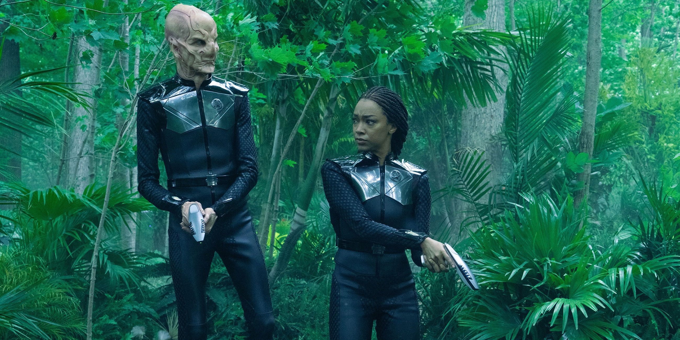 Star Trek Discovery, Under The Twin Moons. Doug Jones as Saru and Sonequa Martin-Green as Captain Michael Burnham