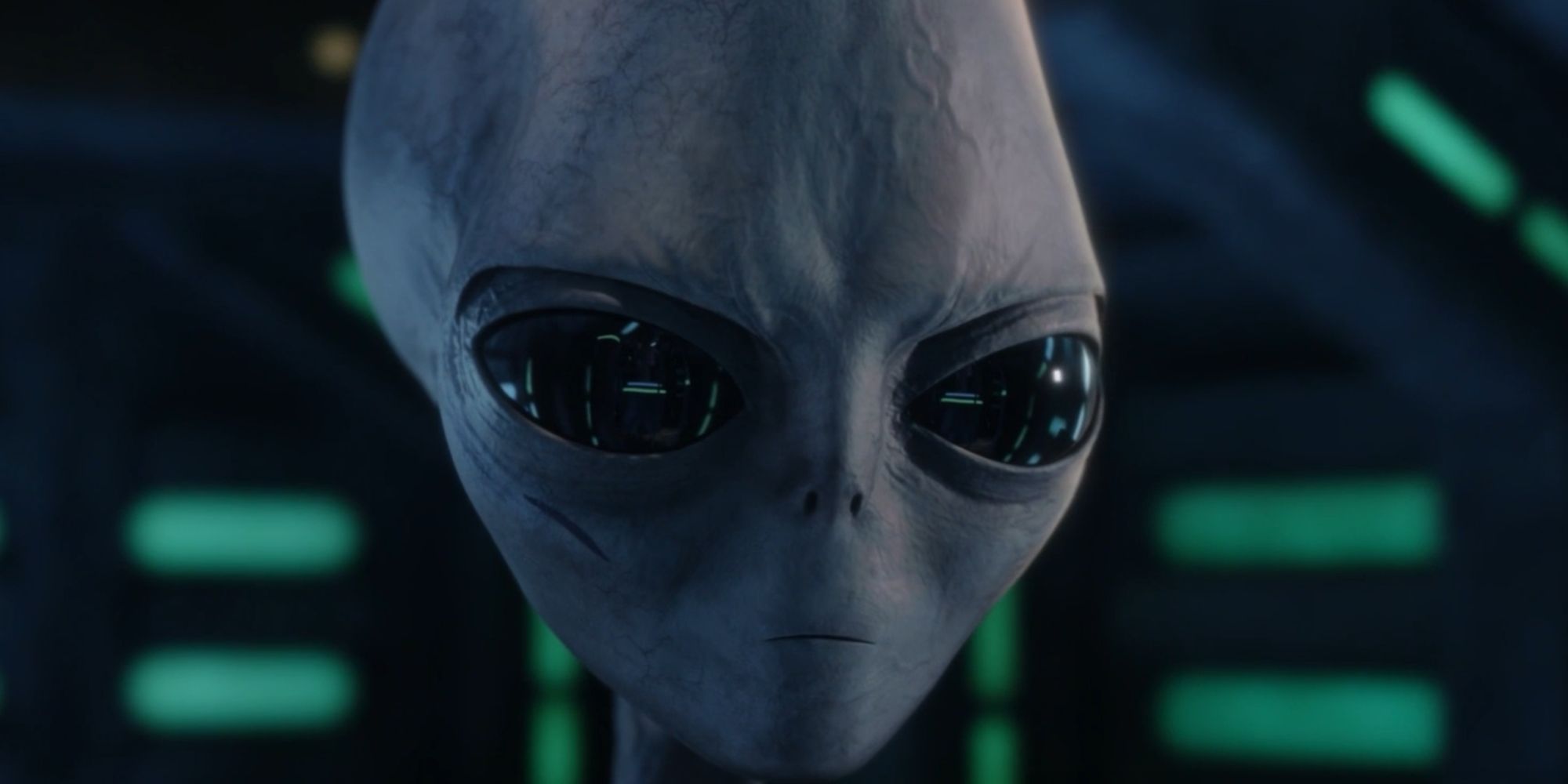 Um alienígena cinza parecendo bravo em Resident Alien