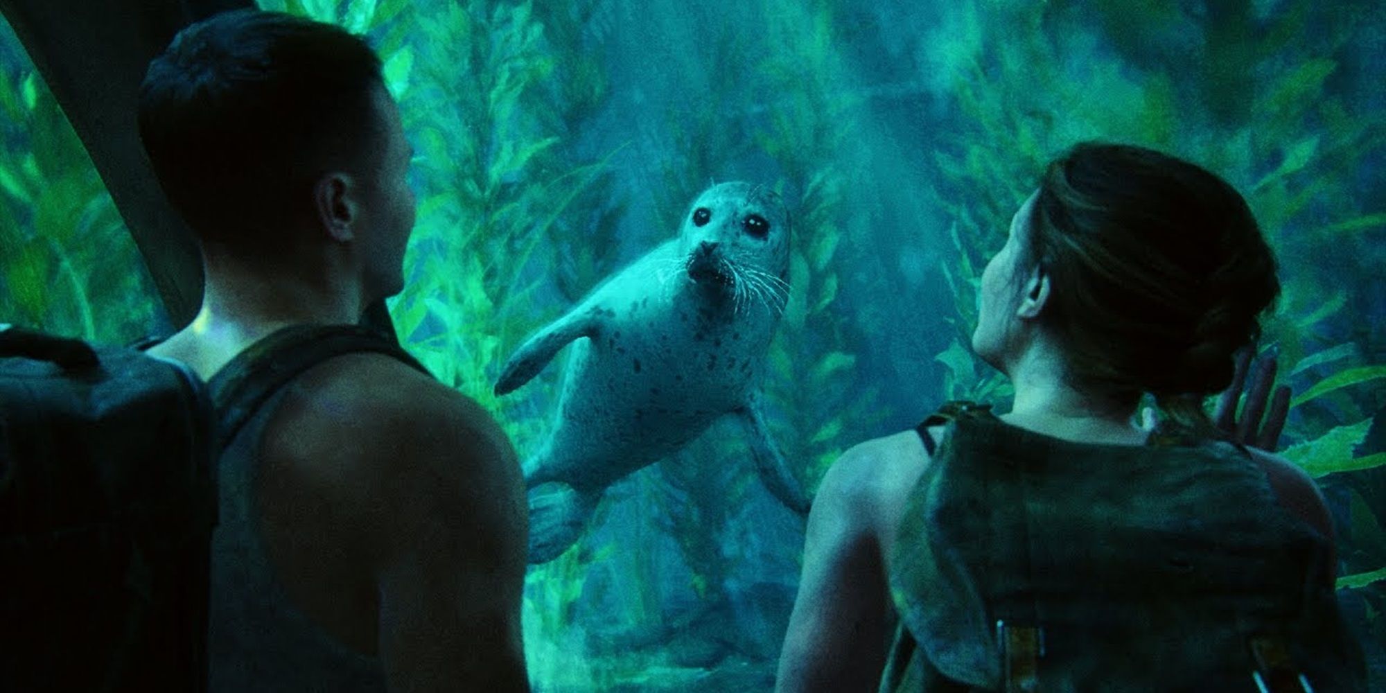 Abby e Owen veem uma foca no aquário em The Last of Us Part II
