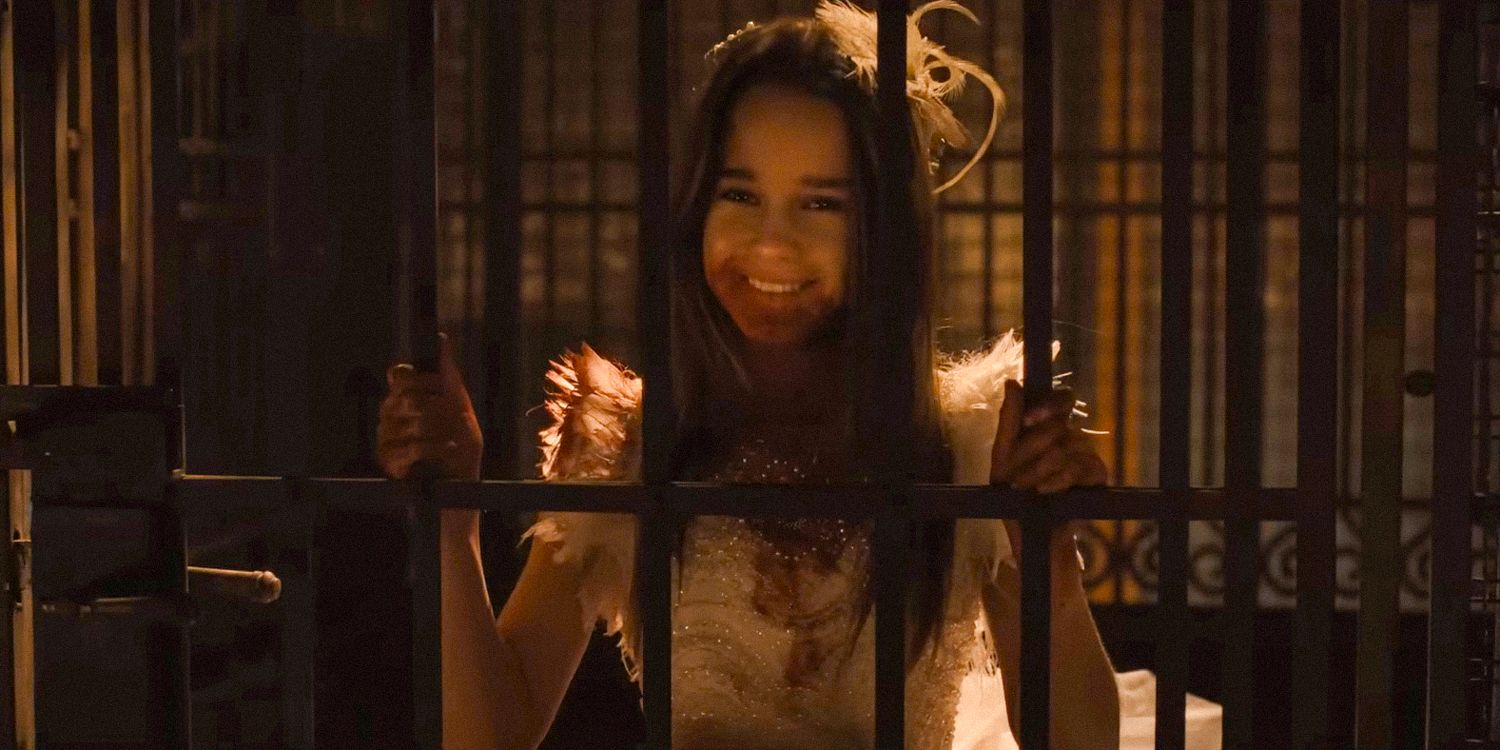 Abigail smiling while locked in a cage in Abigail 
