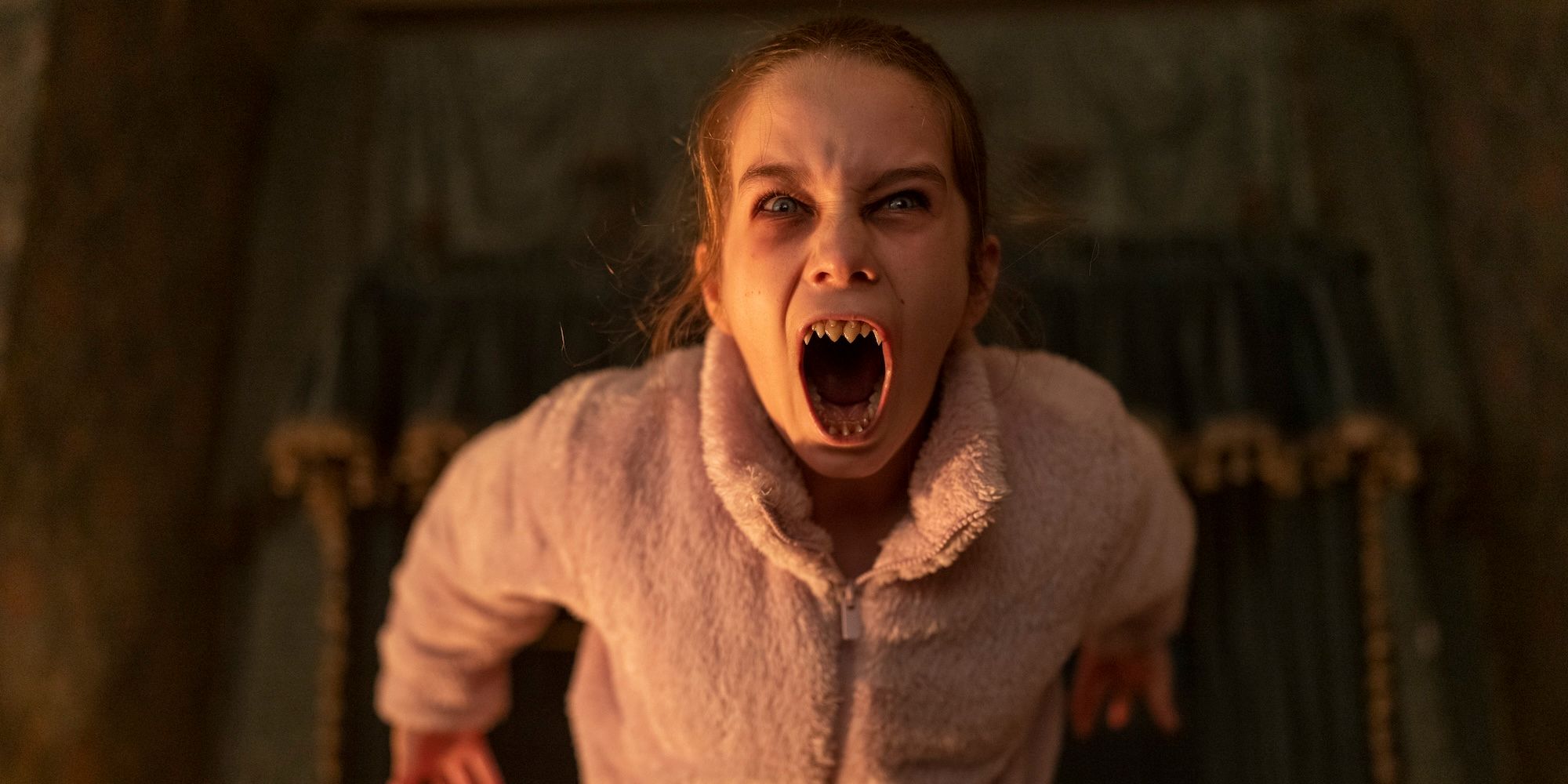 Abigail grita com suas vítimas no filme de terror de Abigail