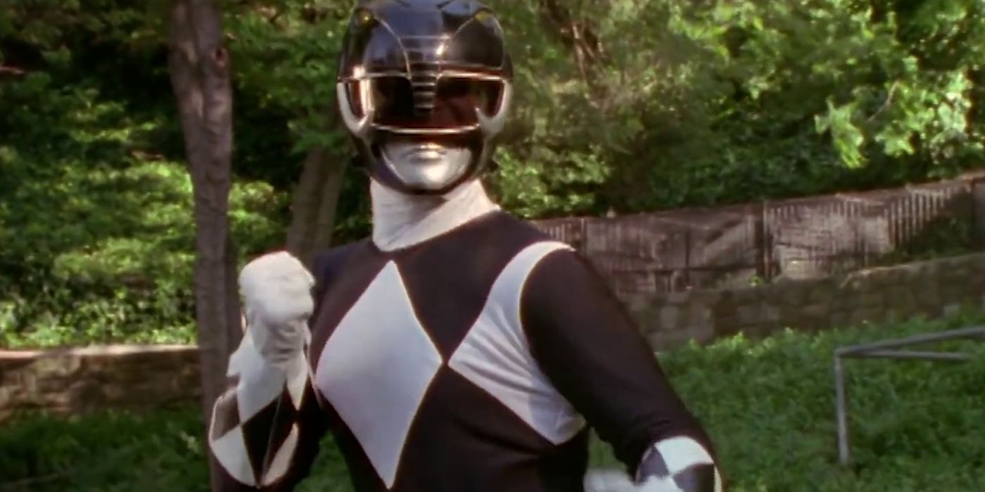 Adam como o Ranger Negro em posição de luta em Power Rangers no Espaço
