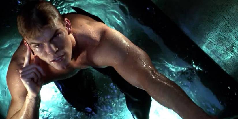 Aquaman in Smallville episode Alan Ritchson emerging from water