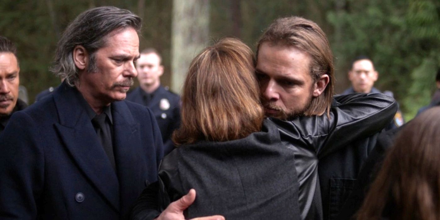 Billy Burke as Vince Leone, Diane Farr as Sharon Leone, and Max Thieriot as Bode Donovan in Fire Country season 2 episode 5