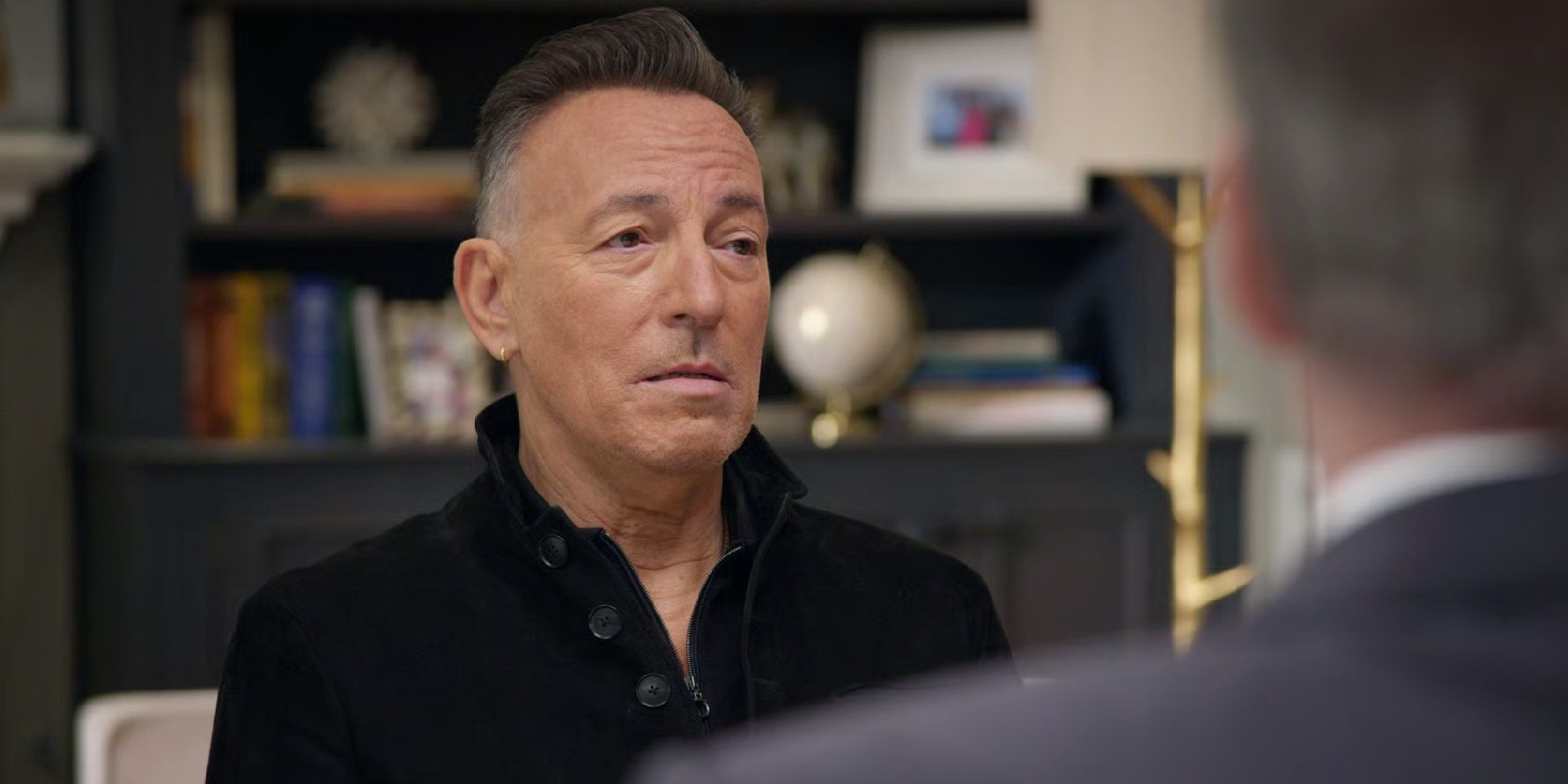 Bruce Springsteen at a dinner table in Curb Your Enthusiasm