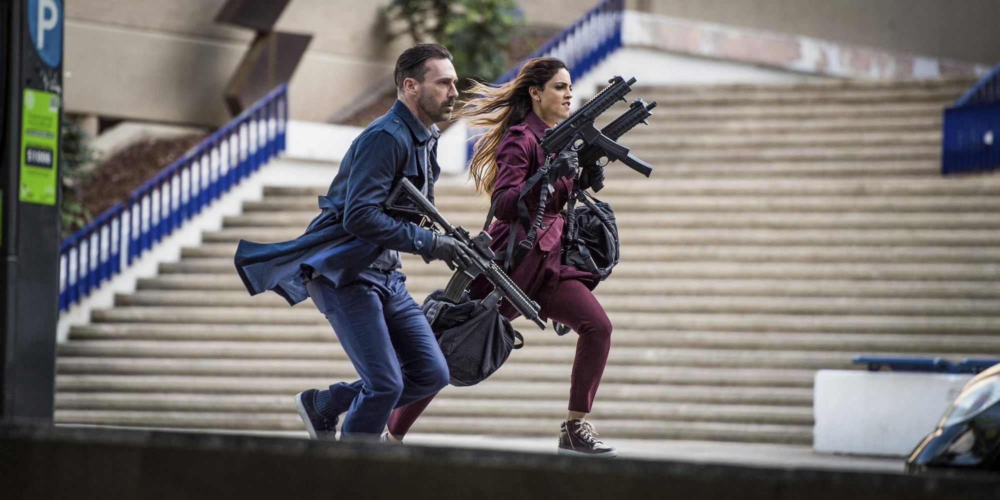 Buddy and Darling running holding guns in Baby Driver