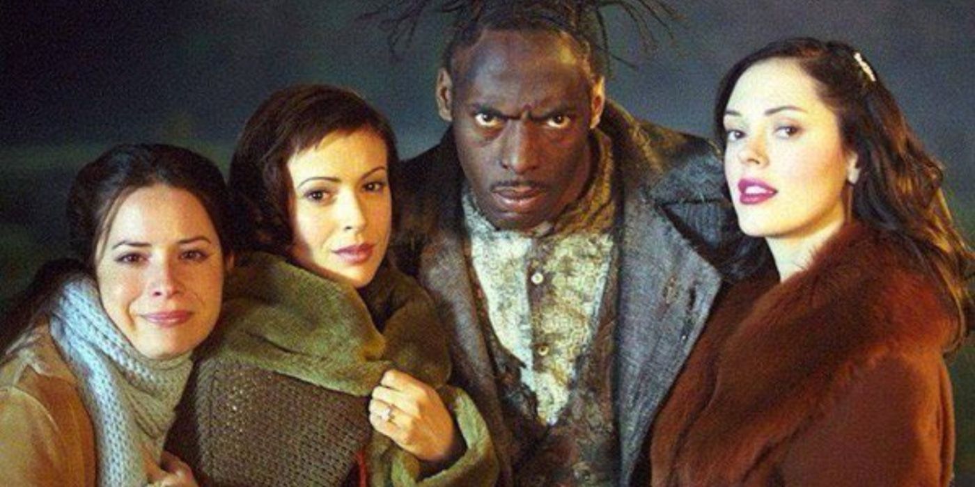 Coolio posing with the cast of Charmed