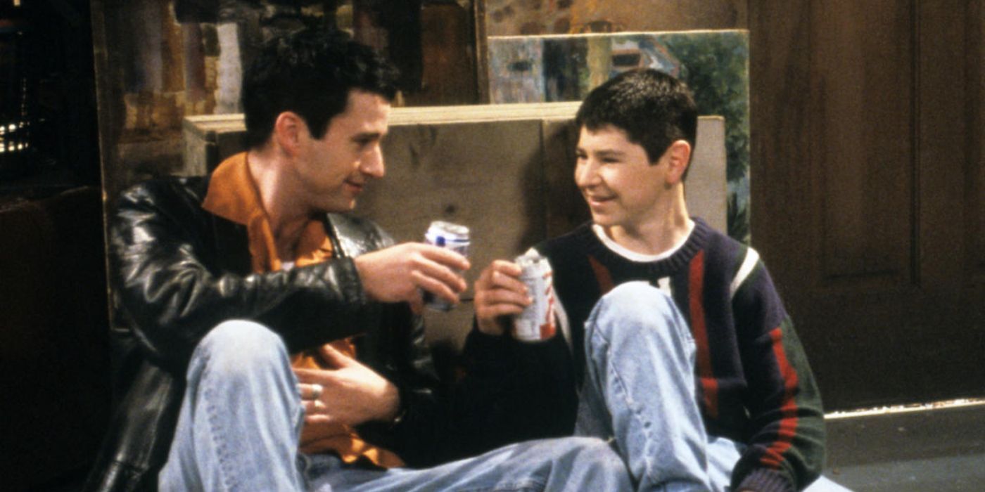 D.J. Conner (Michael Fishman) and Mark Healy (Glenn Quinn) sharing a beer in Roseanne.