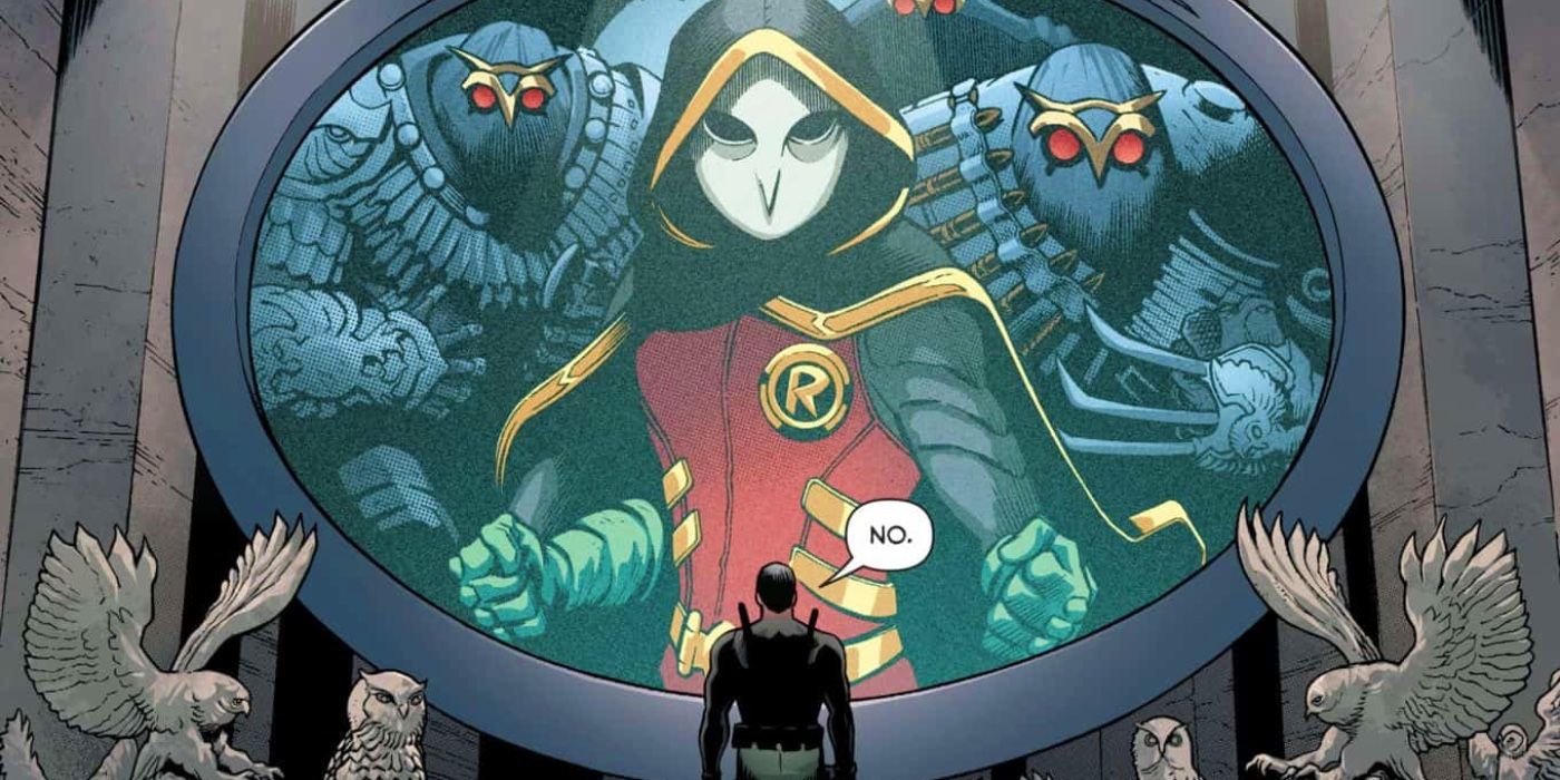 Damian Wayne em pé com membros da Corte das Corujas usando uma máscara de coruja em uma tela gigante de monitor