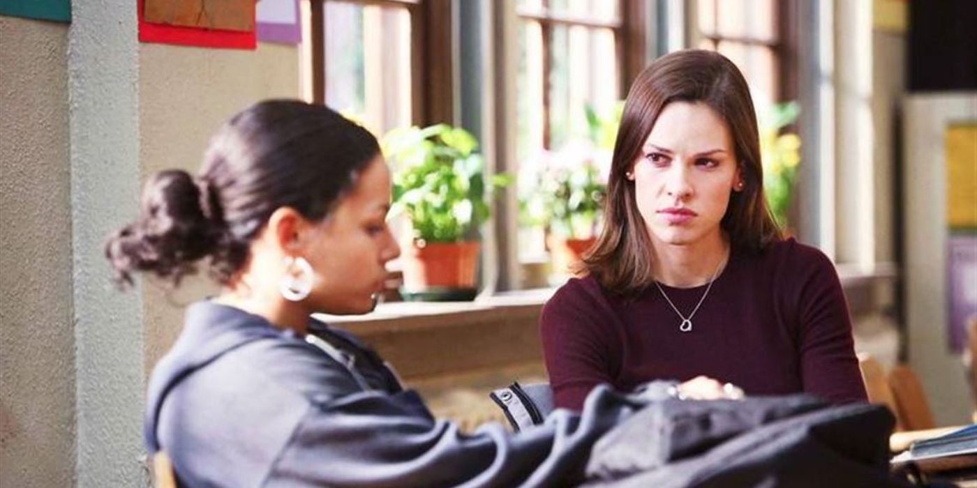 Hilary Swank as Erin Gruwell in Freedom Writers, talking to a student.