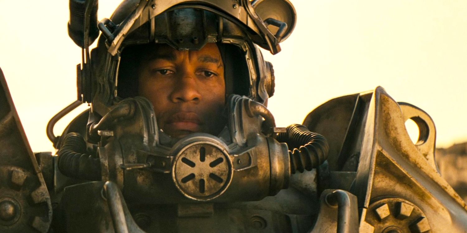 Close-up de Maximus em power armor na 1ª temporada de Fallout