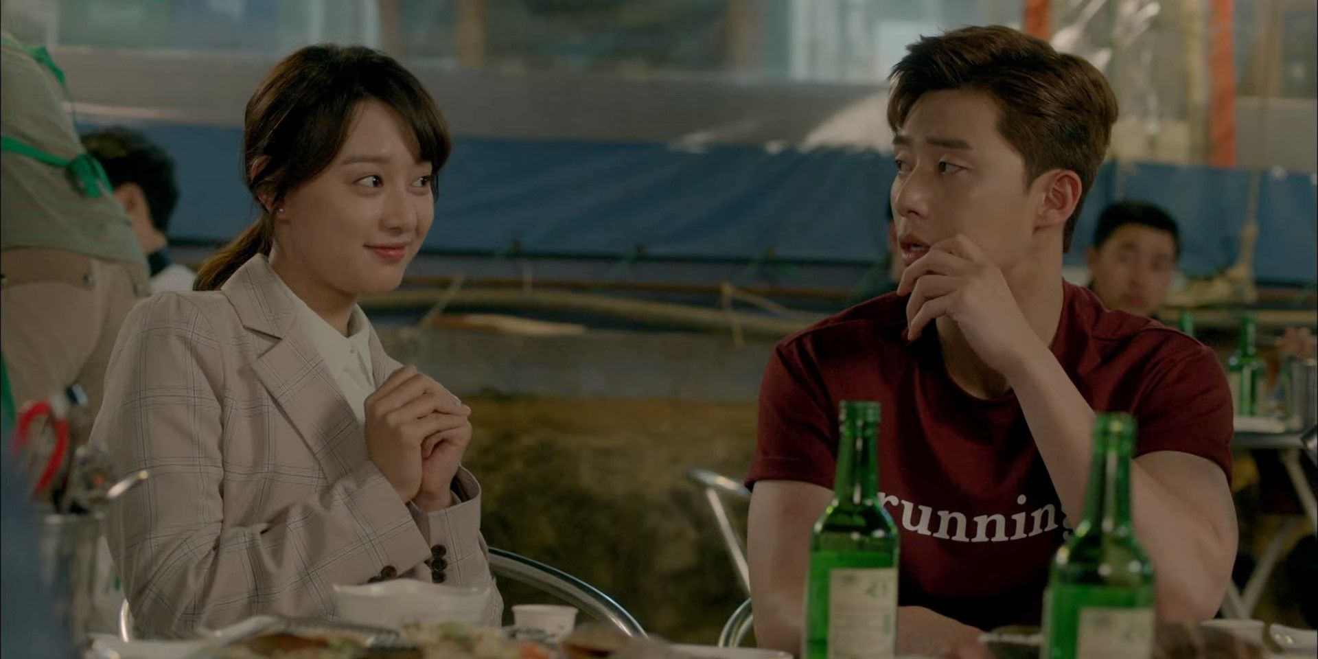 Choi Ae-ra and Ko Dong-man drink together in Fight For My Way
