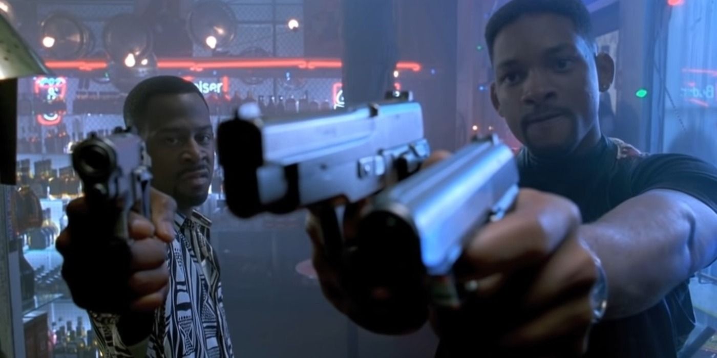 Martin Lawrence como o sargento-detetive Marcus Miles Burnett e Will Smith como o sargento-detetive Michael Eugene "Mike" Lowrey durante a cena da loja de bebidas em Bad Boys (1999)