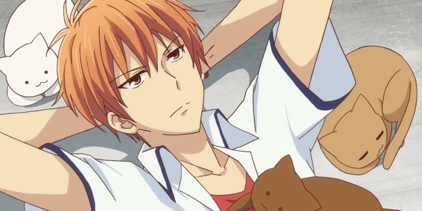 Kyo, do Fruits Basket, deita-se cercado por gatos e parece irritado.