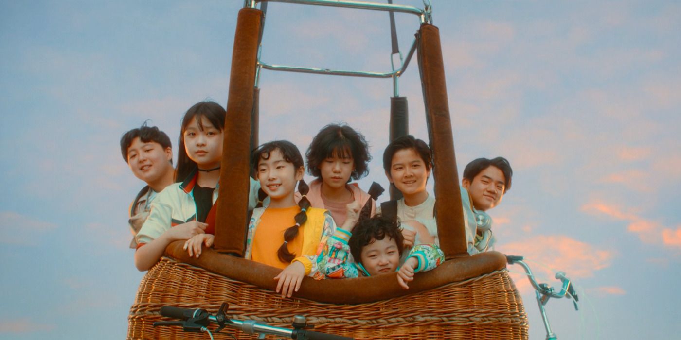 Os alunos de Jin Se-kyung escapam em um balão de ar quente no final da série Goodbye Earth.