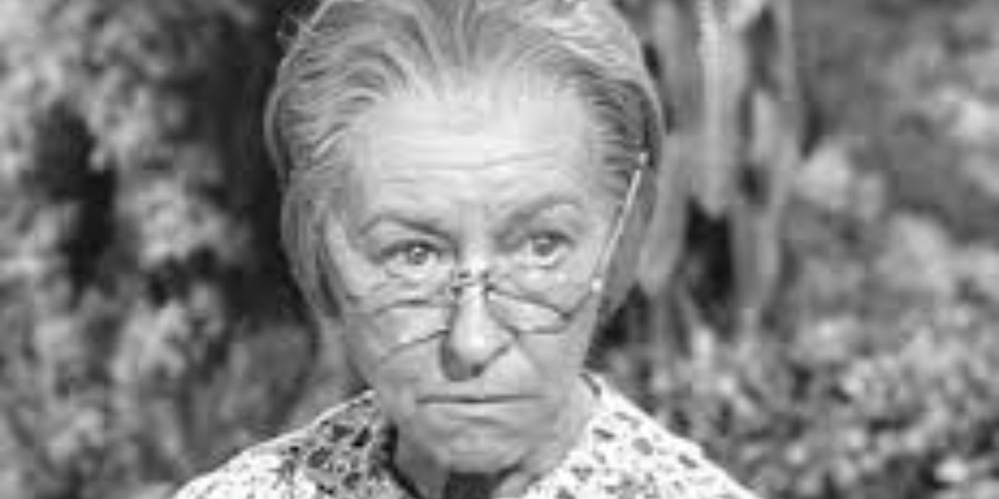 Granny (Irene Ryan) with a serious look on her face in The Beverly Hillbillies.