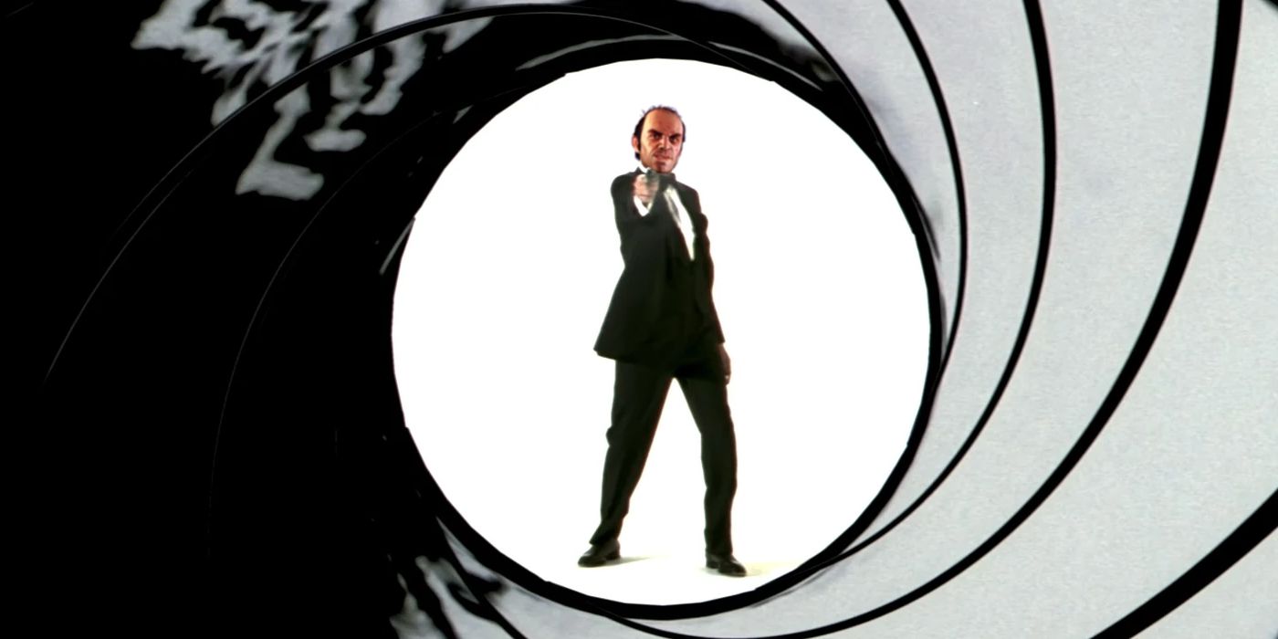 GTA 5's Trevor in the iconic James Bond gun barrel opening