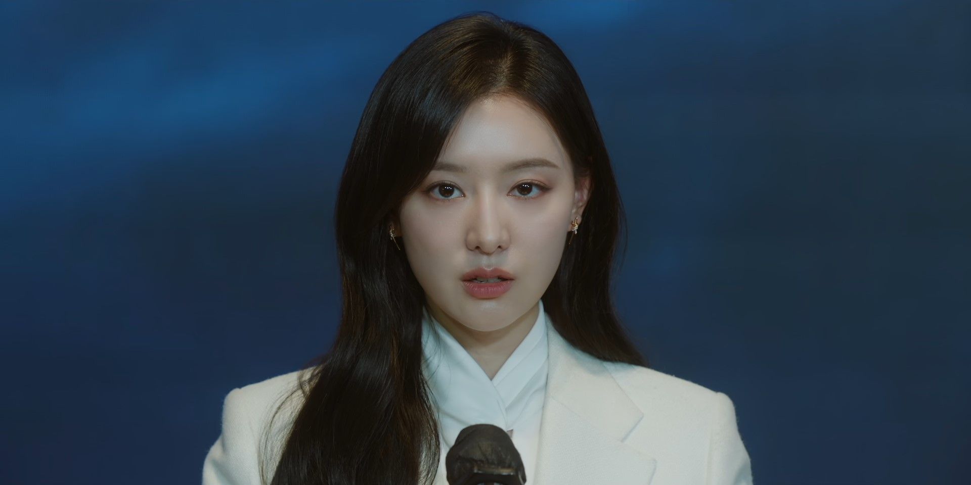 Haein makes a speech in Queen of Tears