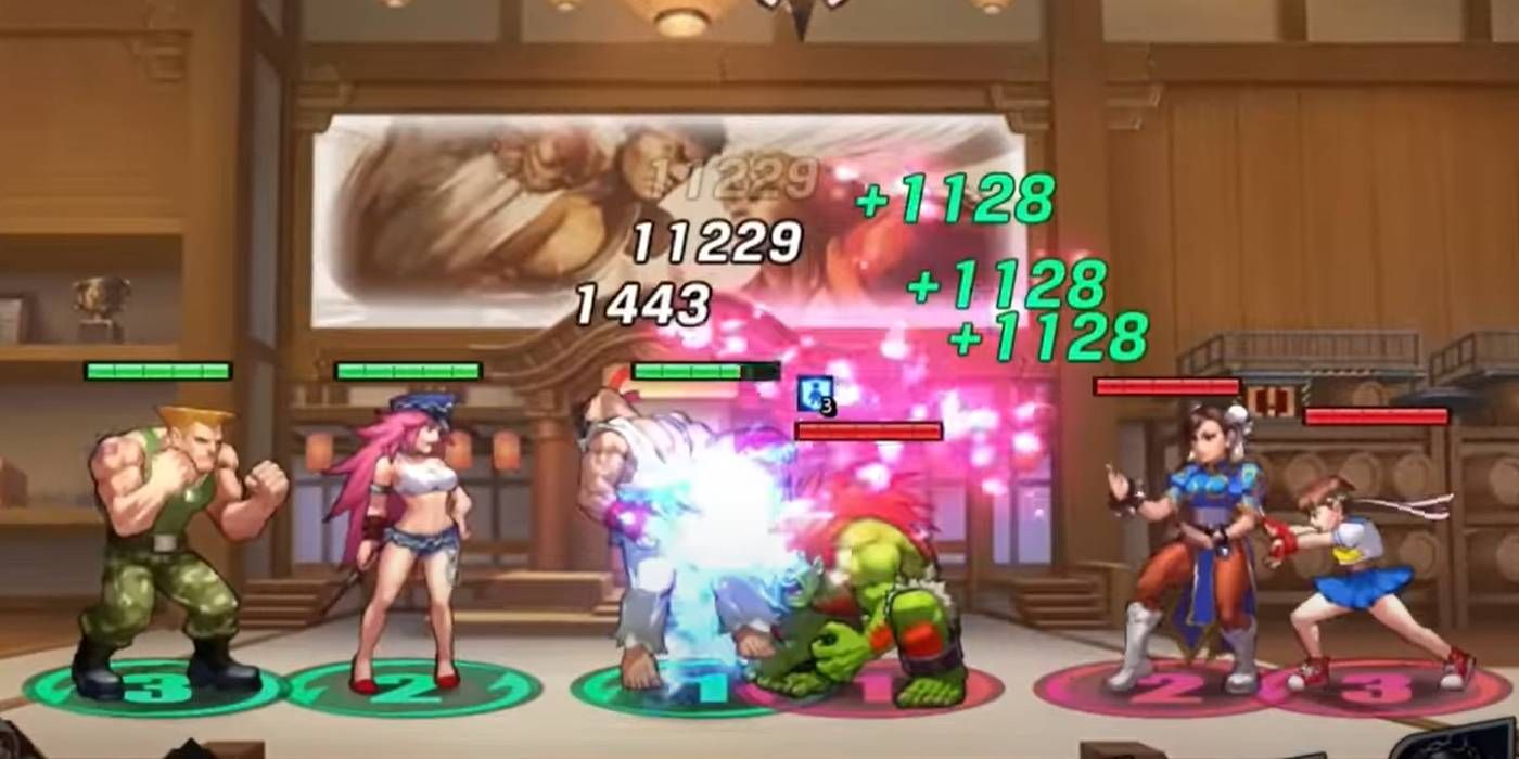 Equipe de Street Fighter Duel de Ryu, Poison e Guile lutando contra a equipe de Blanka, Chun Li e Sakura causando dano um ao outro