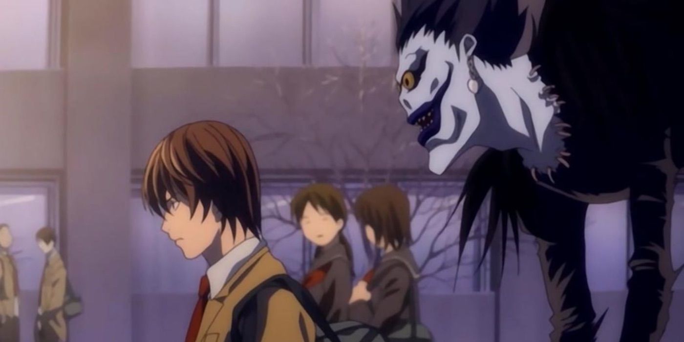Ryuk segue Light Yagami e fala com ele em Death Note