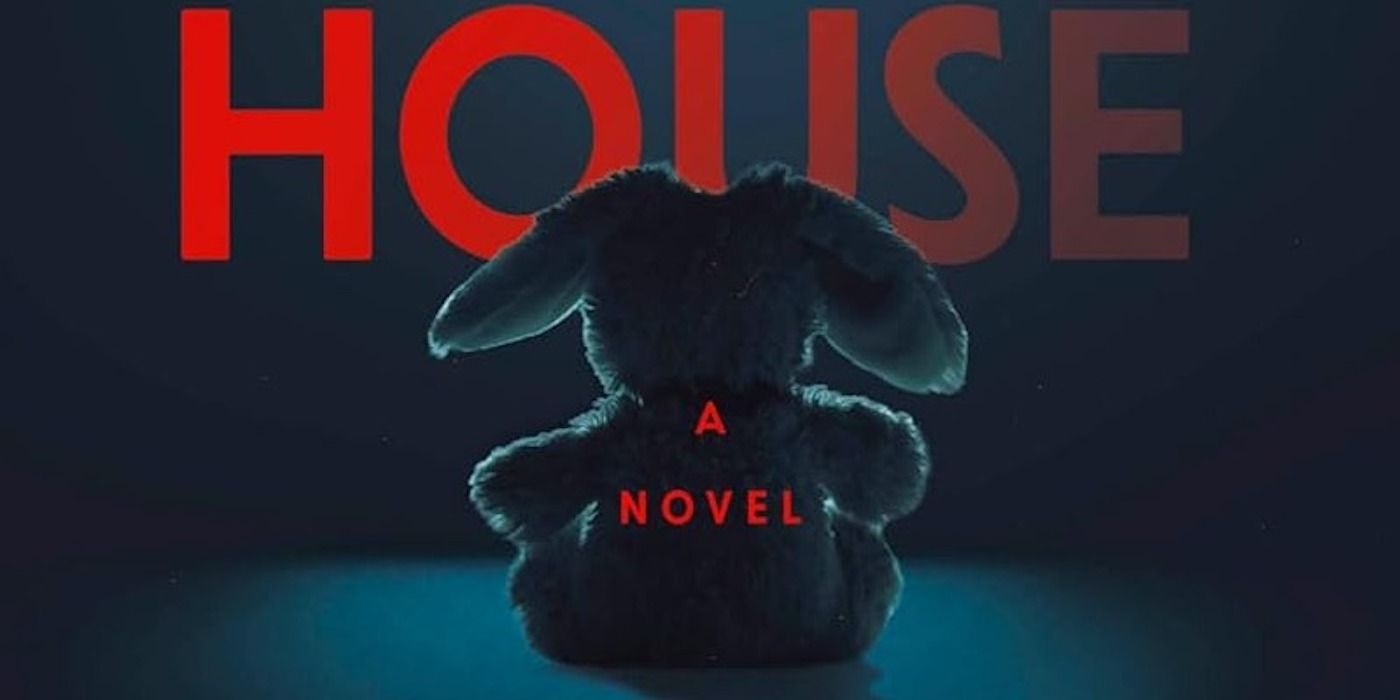 Capa de Incidentes pela Casa, de Josh Malerman.  Um coelhinho de pelúcia está sentado de costas para a câmera em um quarto escuro.  As palavras "casa" e "um romance" estão escritas em vermelho.
