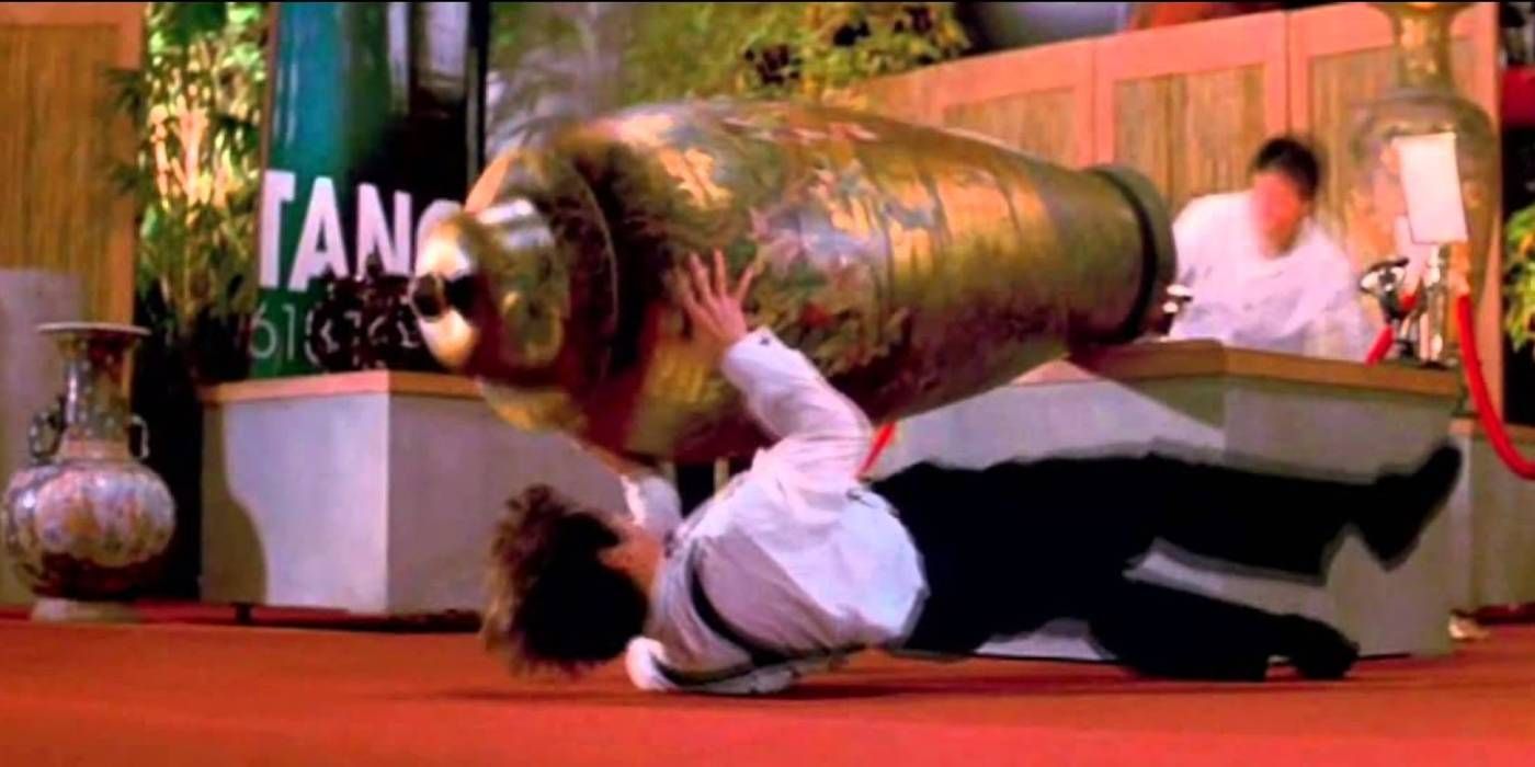 Jackie Chan catching a falling vase in Rush Hour 1998