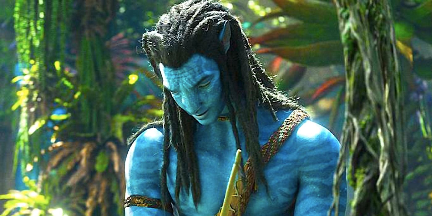 Jake Sully looking down in a forest in Avatar The Way of Water