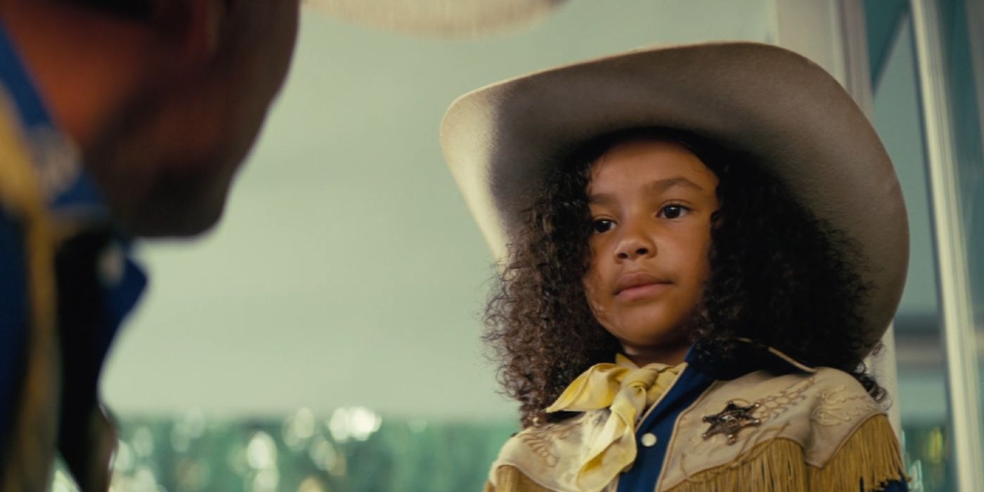 Teagan Meredith como Janey Howard vestindo uma roupa de cowboy em Fallout