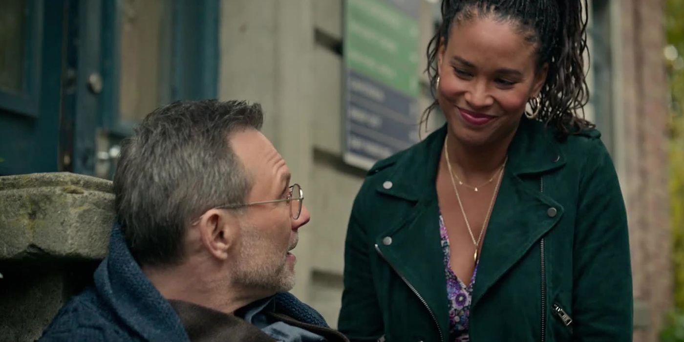 Joy Bryant and Christian Slater having a nice conversation in The Spiderwick Chronciles