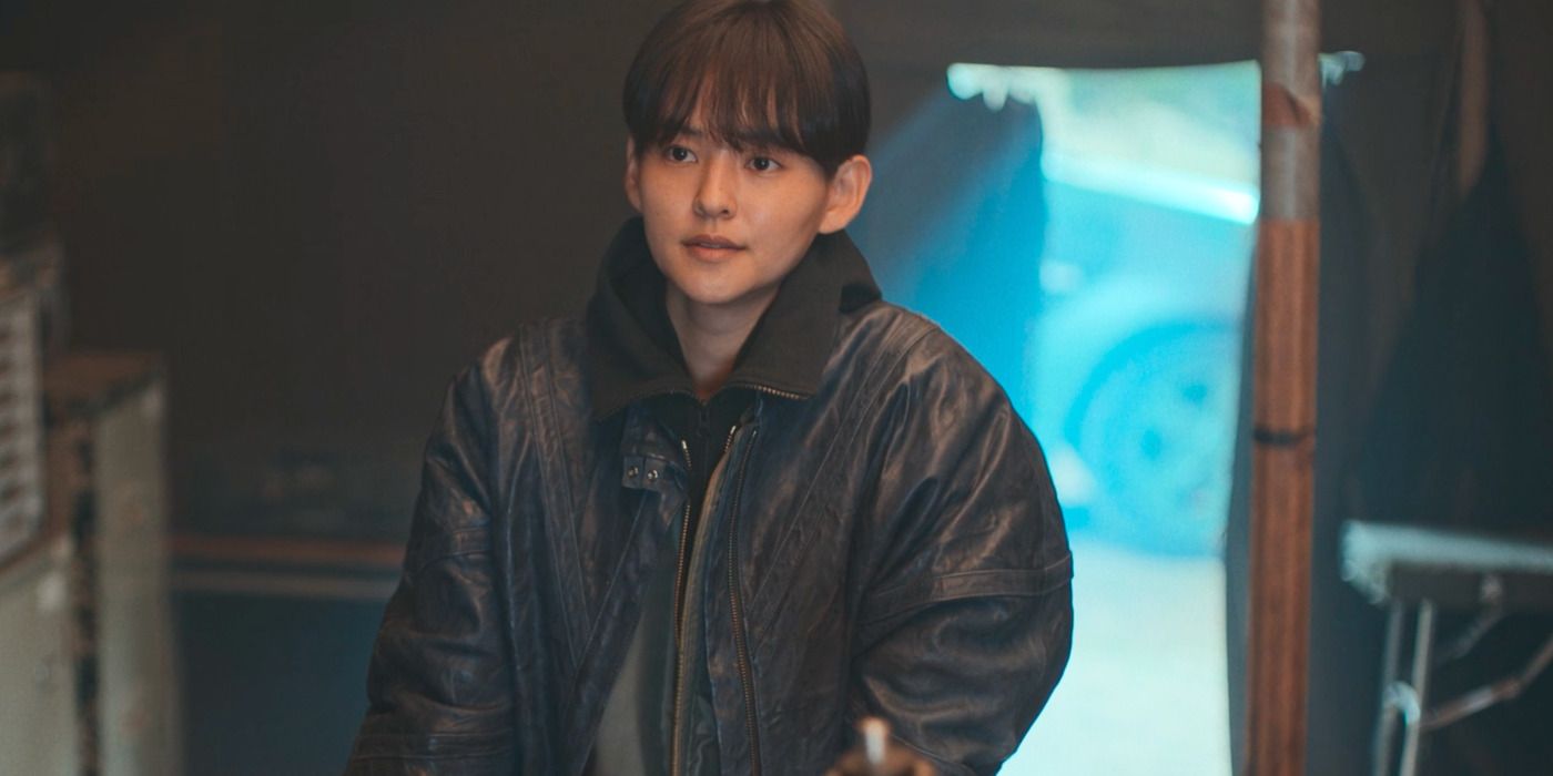 Kang In-ah (Kim Yoon-hye) revela que está deixando o exército em Goodbye Earth, temporada 1, episódio 12