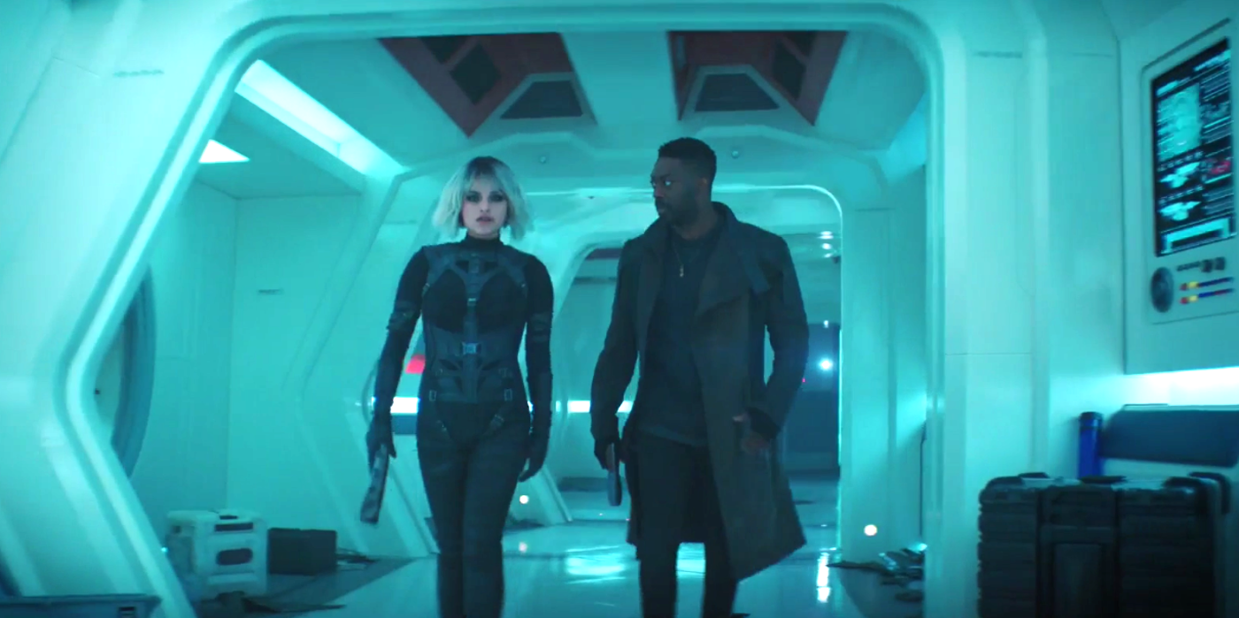 Moll and Cleveland Booker walk down the Enterprise's hallway in Star Trek Discovery