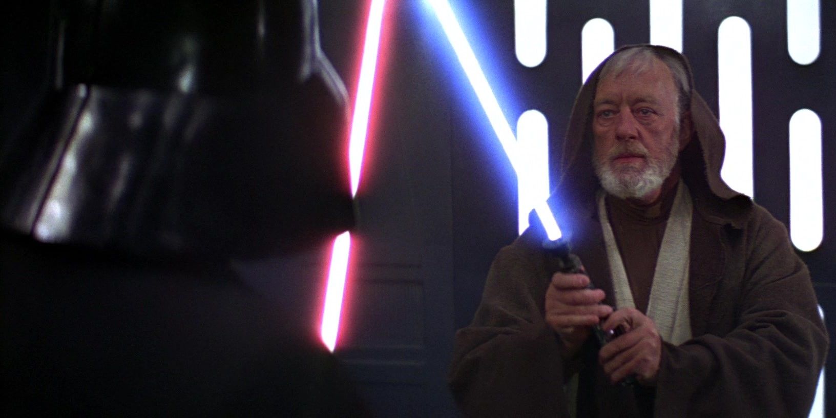 Obi-Wan Kenobi (Alec Guinness) desliga seu sabre de luz enquanto luta contra Darth Vader em Star Wars: Episódio VI – Uma Nova Esperança